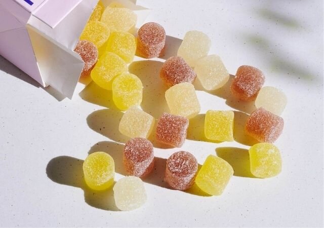 Understanding the Differences between HHC Gummies and THC Gummies
